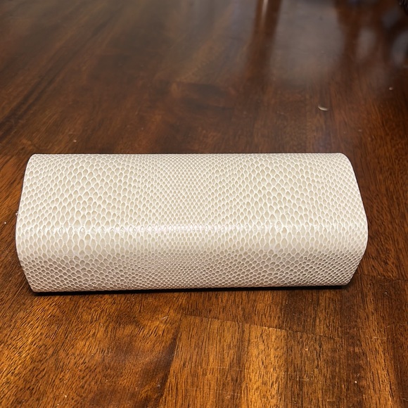 JIMMY CHOO  cream snake skin case unisex. - Picture 3 of 8